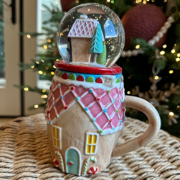 Gingerbread mug snow globe Christmas 2023 - Picture 4 of 11